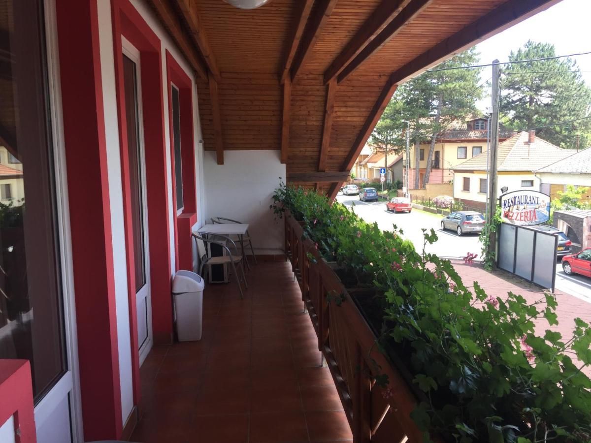 Hableany Etterem, Pizzeria Es Vendeghaz Bed & Breakfast Balatonmáriafürdő Eksteriør bilde