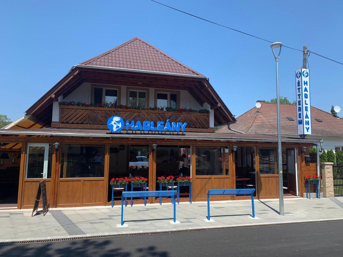 Hableany Etterem, Pizzeria Es Vendeghaz Bed & Breakfast Balatonmáriafürdő Eksteriør bilde